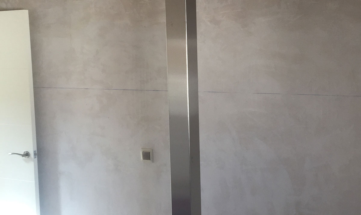 Pilar de acero inoxidable para cuarto de baño