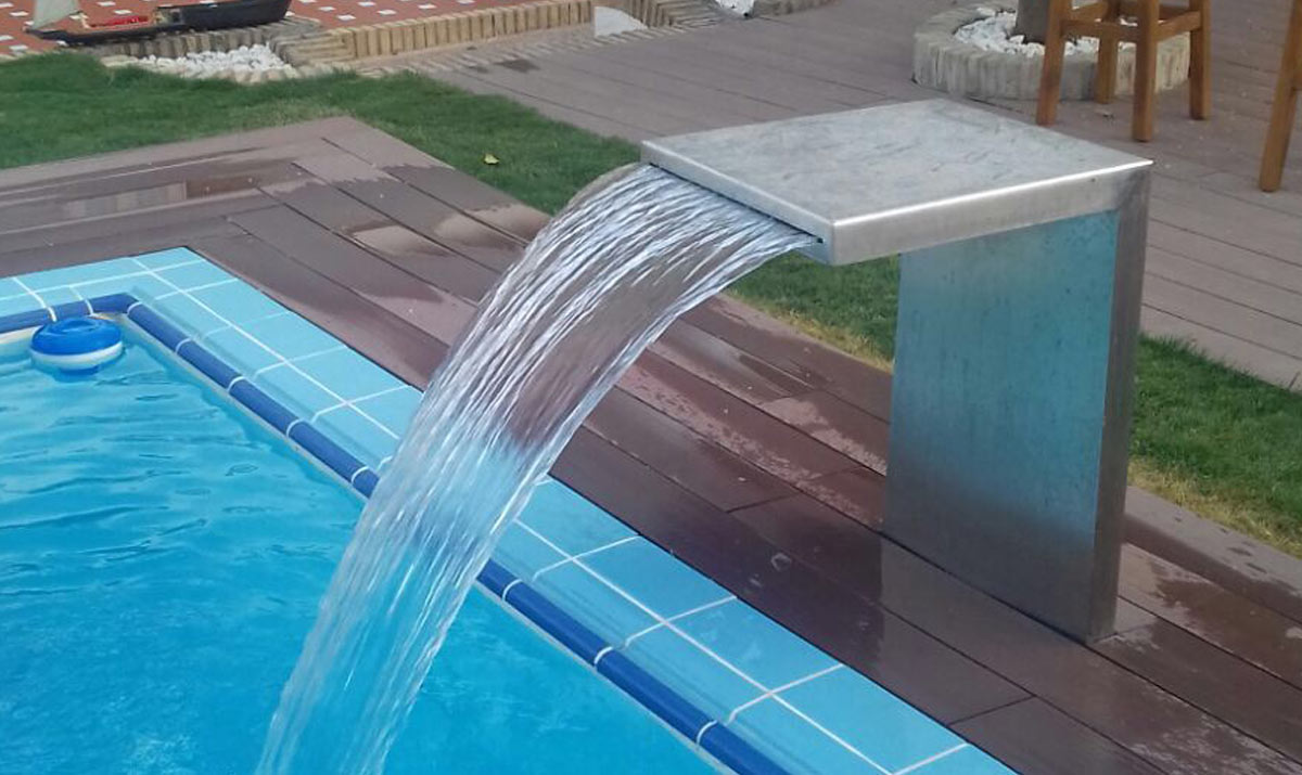 Fuente para piscina en acero inoxidable