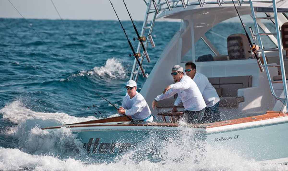 Fotografía de Barco de Recreo con adecuaciones de acero inoxidable para la pesca deportiva