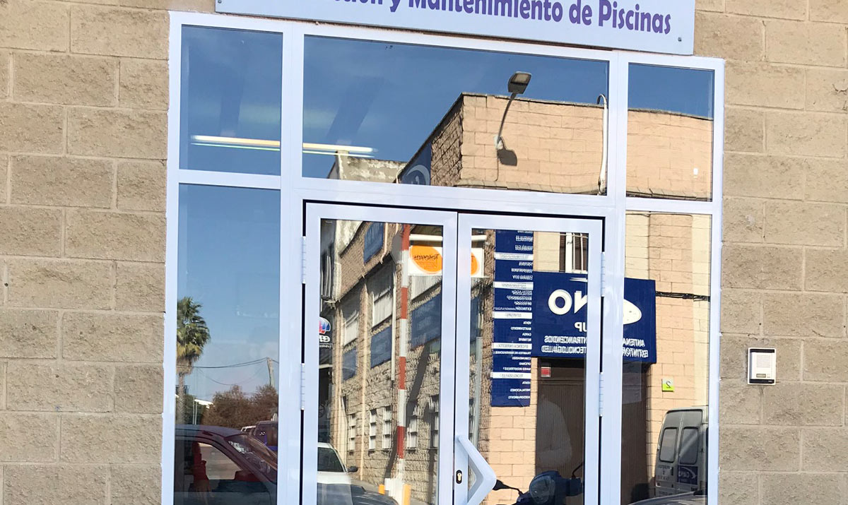 Cierre de aluminio abatible
