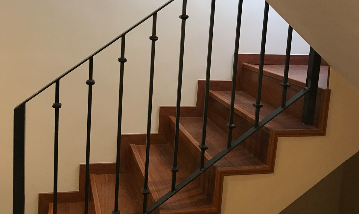Barandilla en hierro con macolla para escalera