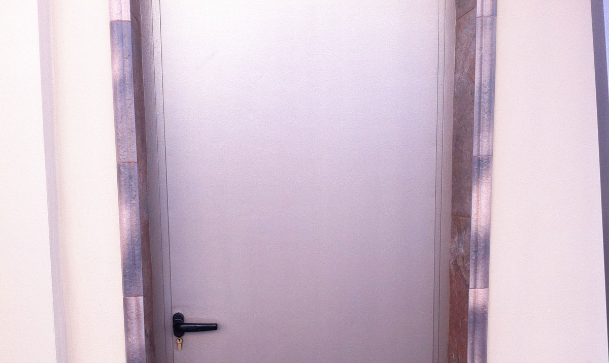 Puerta hierro de chapa