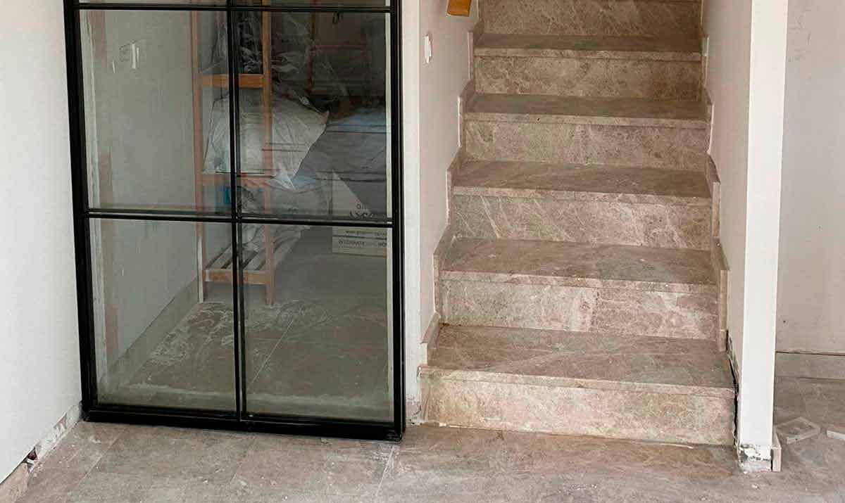 Puerta corredera con cristal